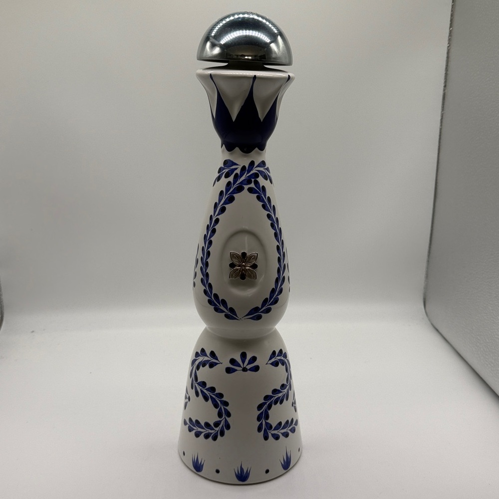Clase Azul Reposado 750ml Tequila Bottle in Box. - Picture 2 of 9